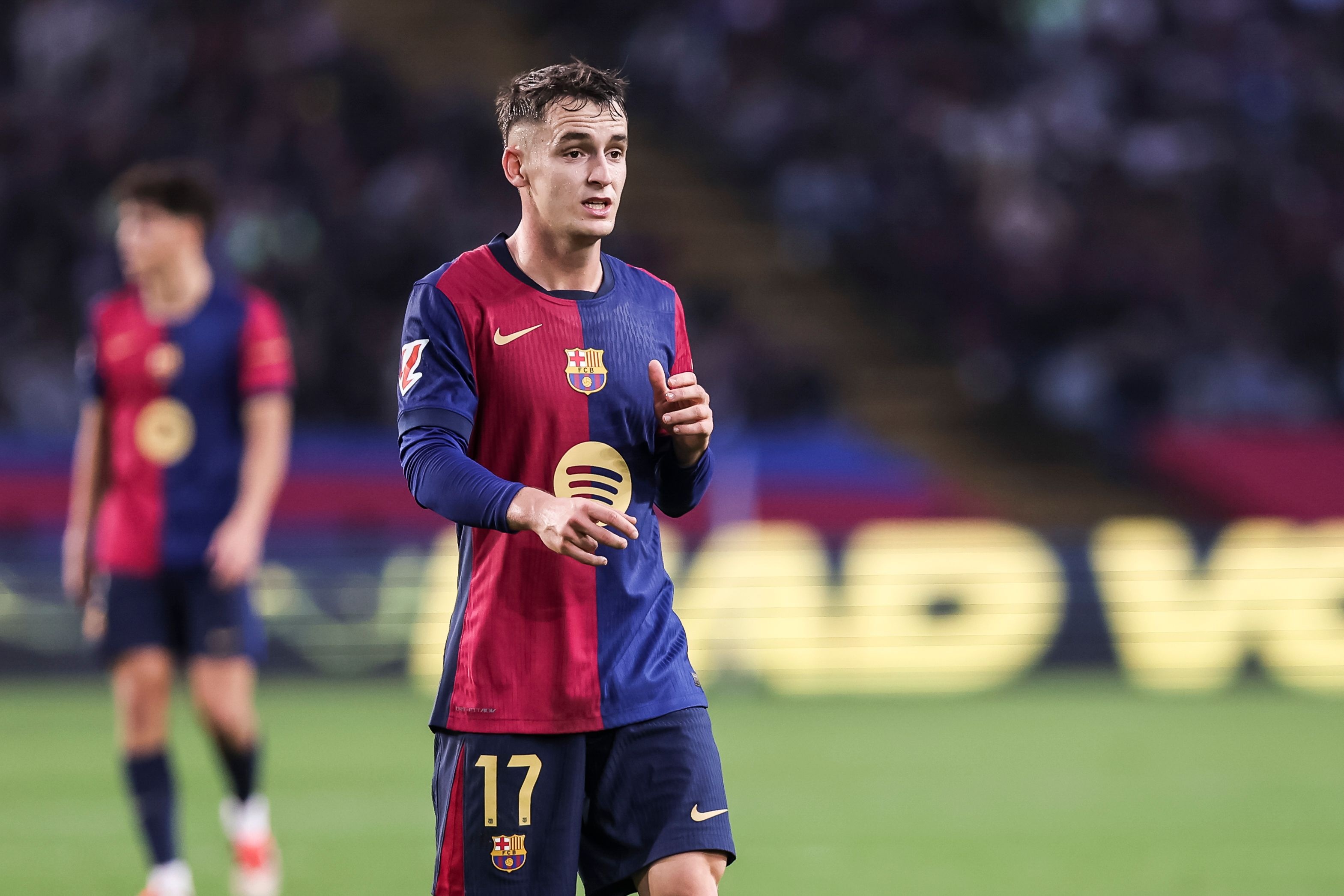 金年会官网-每体:巴萨中场竞争激烈,卡萨多面临出场难题但他愿意接受挑战